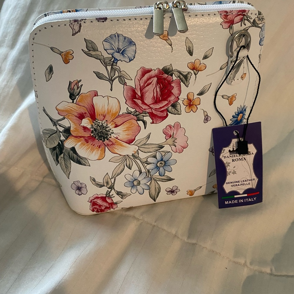 Vera Pelle White and Red Crossbody Bag Floral Design